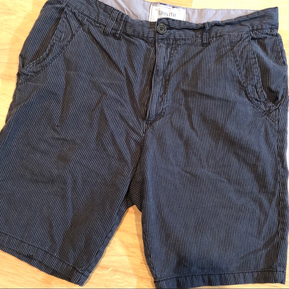 🌻 GRIFFITH Men’s shorts slight pin stripes Sz 34